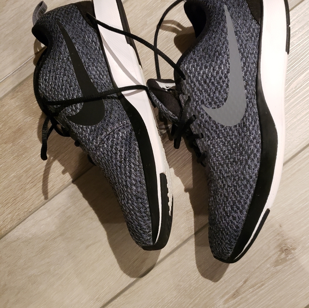 Youth size 6.5 Nike Dualtone racer shoes